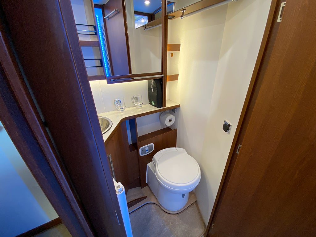 Rapido 7096 F /ALDE/AC bodel/Solcell/Automat 150hk/F2F - Rapido