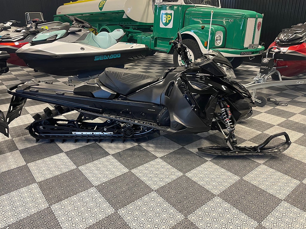 Lynx Boondocker 3700 RE 800 E-tec -17 *488 mil* 