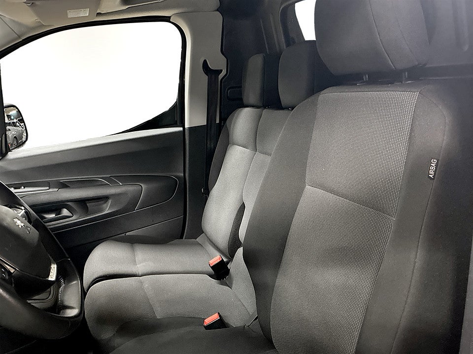 Bild på Peugeot Partner PRO+ L2 BlueHDi 100hk S&S Webastu Drag 