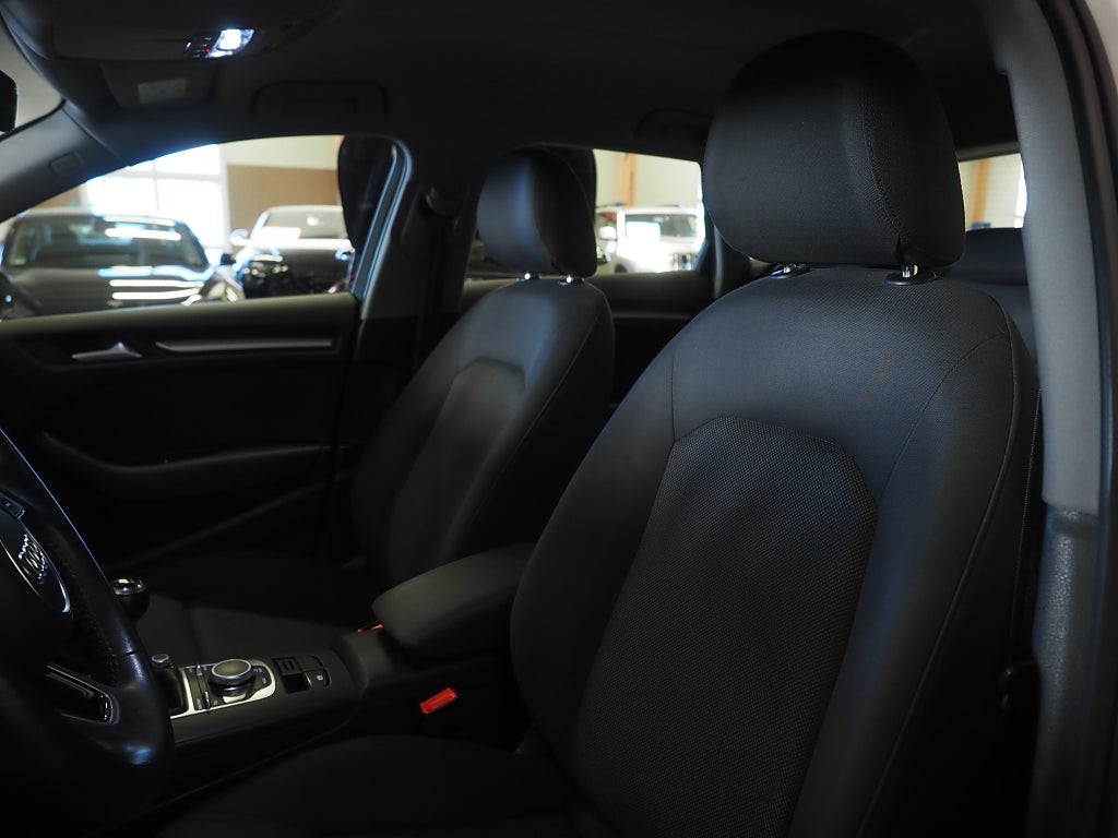 Audi A3 SB 30 TFSI Proline P-Sensorer Adaptiv Farthållare 2019