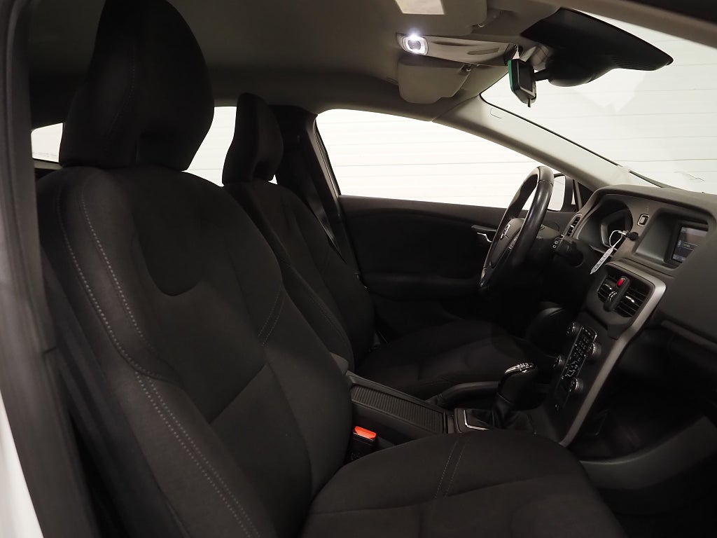 Volvo V40 T2 122hk Kinetic P-Värmare Kamrem bytt 2016