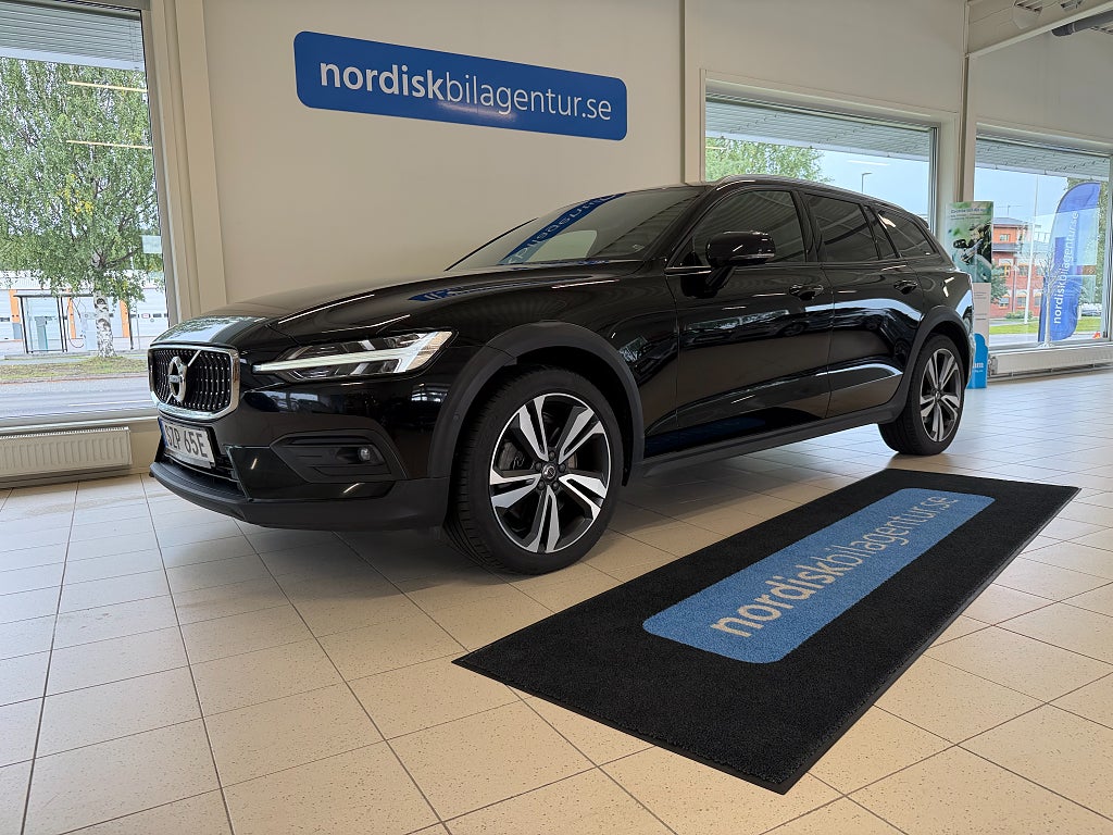 Volvo V60 Cross Country D4 190hk Automat AWD SE II *Nyservad* VOC & Backkamera*
