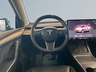 Tesla Model Y Long Range AWD Drag/360°/förkond app/skinn/Pano/S&Vdäck – bild 9
