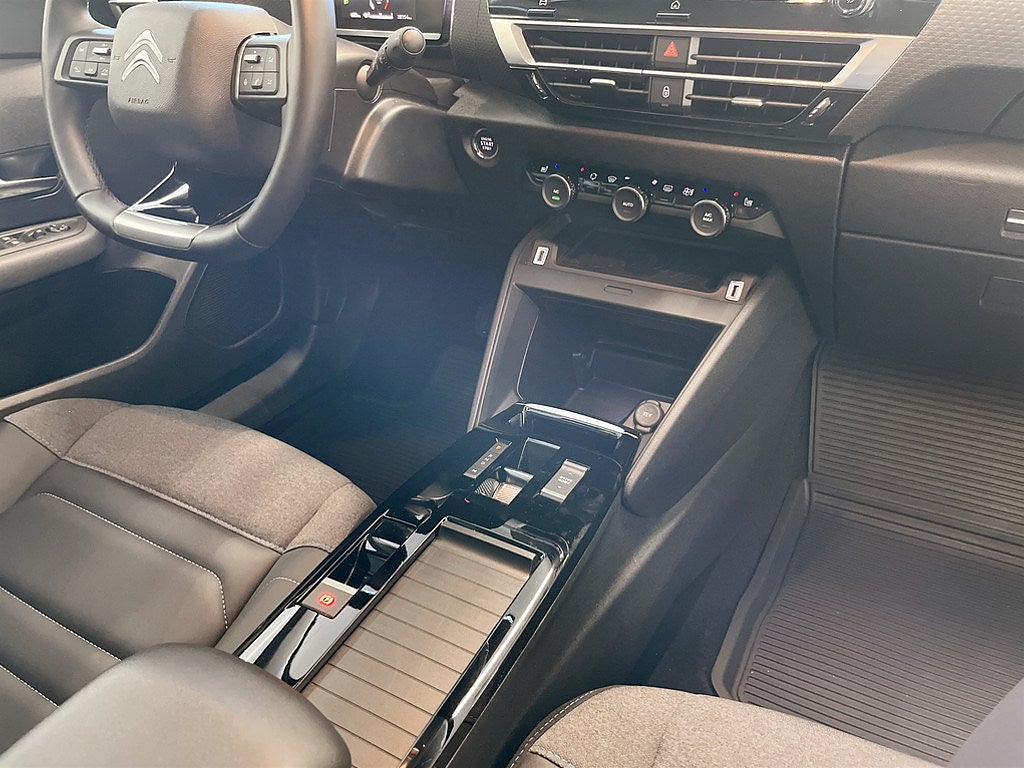 Bild på Citroën C4 Shine 1.2 PT 130hk Aut - B-KAMERA, CARPLAY, NAVI