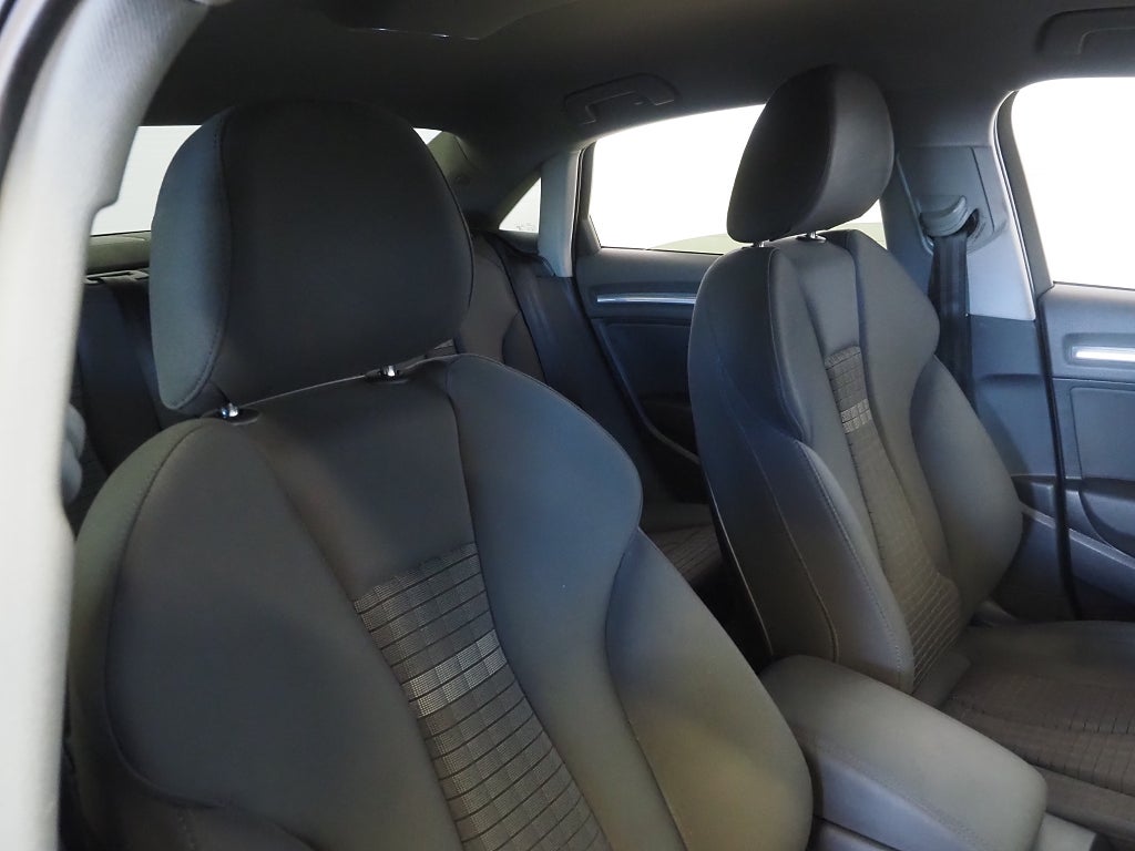 Audi A3 Sedan 1.0 TFSI Comfort Motorvärmare Optikpaket PDC 2017