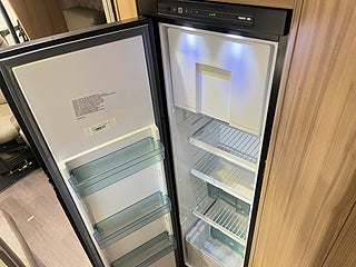 Husbil-halvintegrerad Adria CORAL SUPREME 670 SL 17 av 25