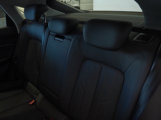 SUV Audi E-Tron 16 av 22