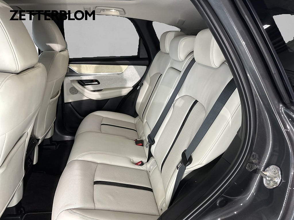 SUV Mazda CX-60 8 av 19