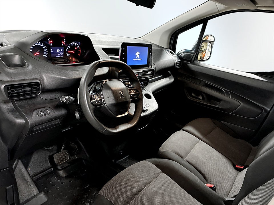 Bild på Peugeot Partner PRO 1.5 BHDi 130hk Aut L2 P-SENSORER CARPLAY
