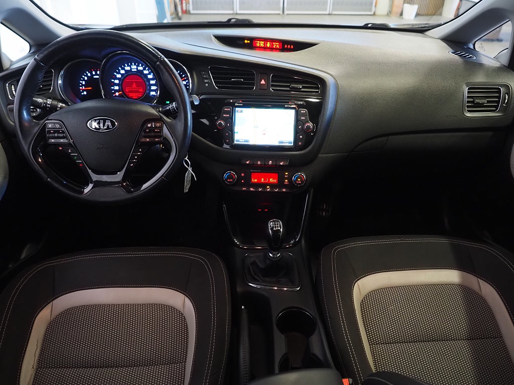 Kia Ceed _sw 1.6 CRDi 128hk Special Edt Drag M-Värm Kamera Navi 2015