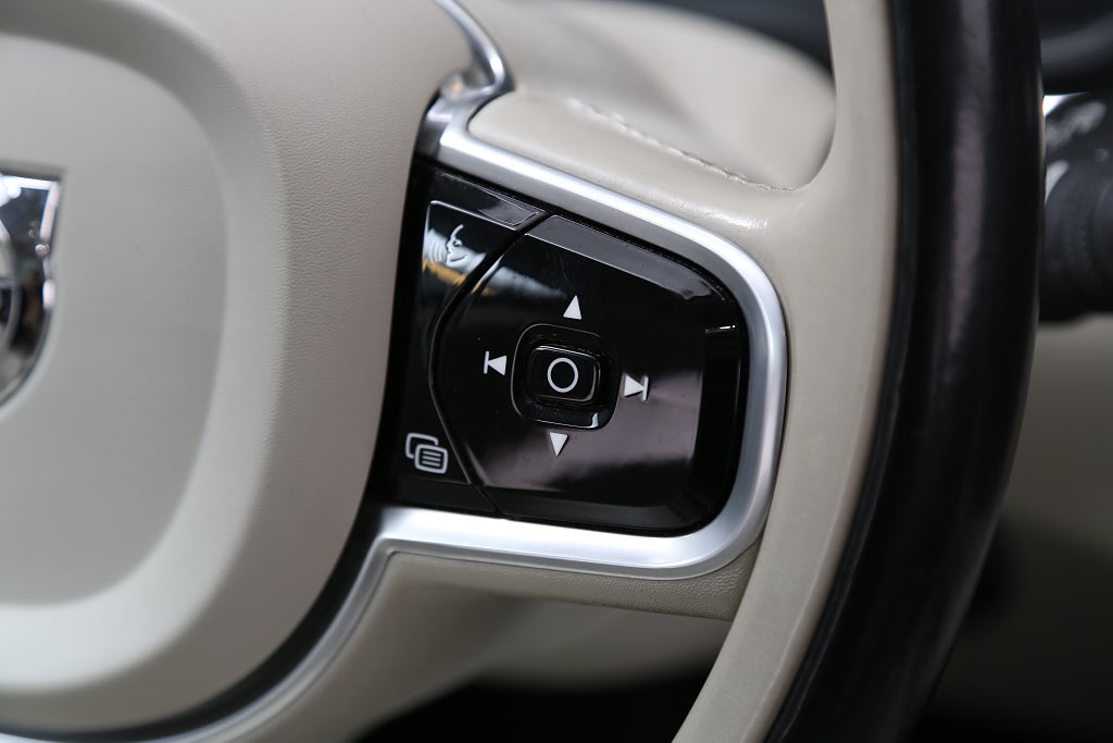 Volvo XC60 Recharge T6 Inscription AWD Pano Skinn Orrefors Drag 2022