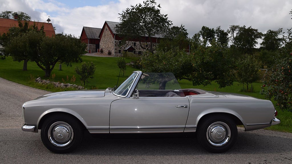 Mercedes-Benz 230 SL