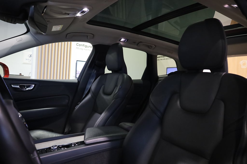 Volvo XC60 Recharge T6 AWD Inscription Orrefors Pano Drag H&K Navi 2021