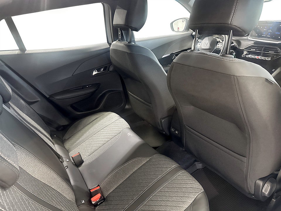 Bild på Peugeot 2008 Allure Hybrid 145hk Aut - PRIVATLEASING INK VINTERHJUL