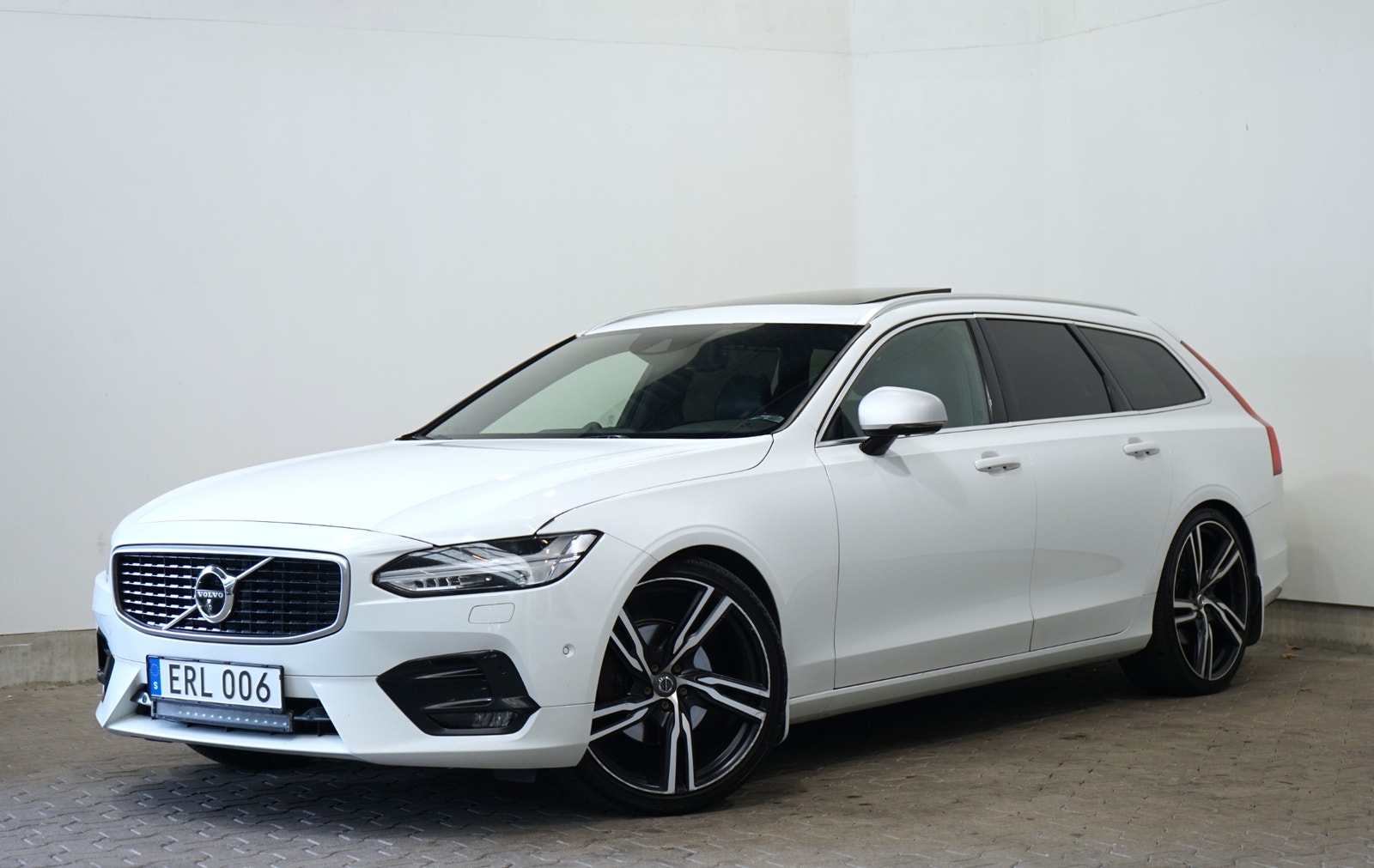 Volvo V90 D5 AWD R-Design B&W Panorama Se Spec 235hk 2017 - miniatyr 2