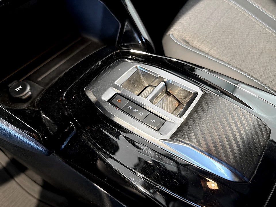 Bild på Peugeot E-208 Allure Pack 50kWh 136hk Aut B-KAMERA CARPLAY