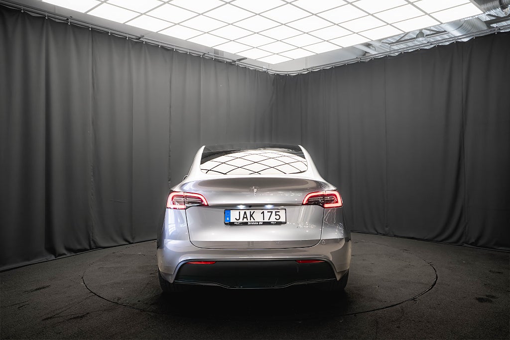 Tesla Model Y Long Range AWD DRAG 20'' QUICKSILVER PANO 1-ÄGARE MOMS