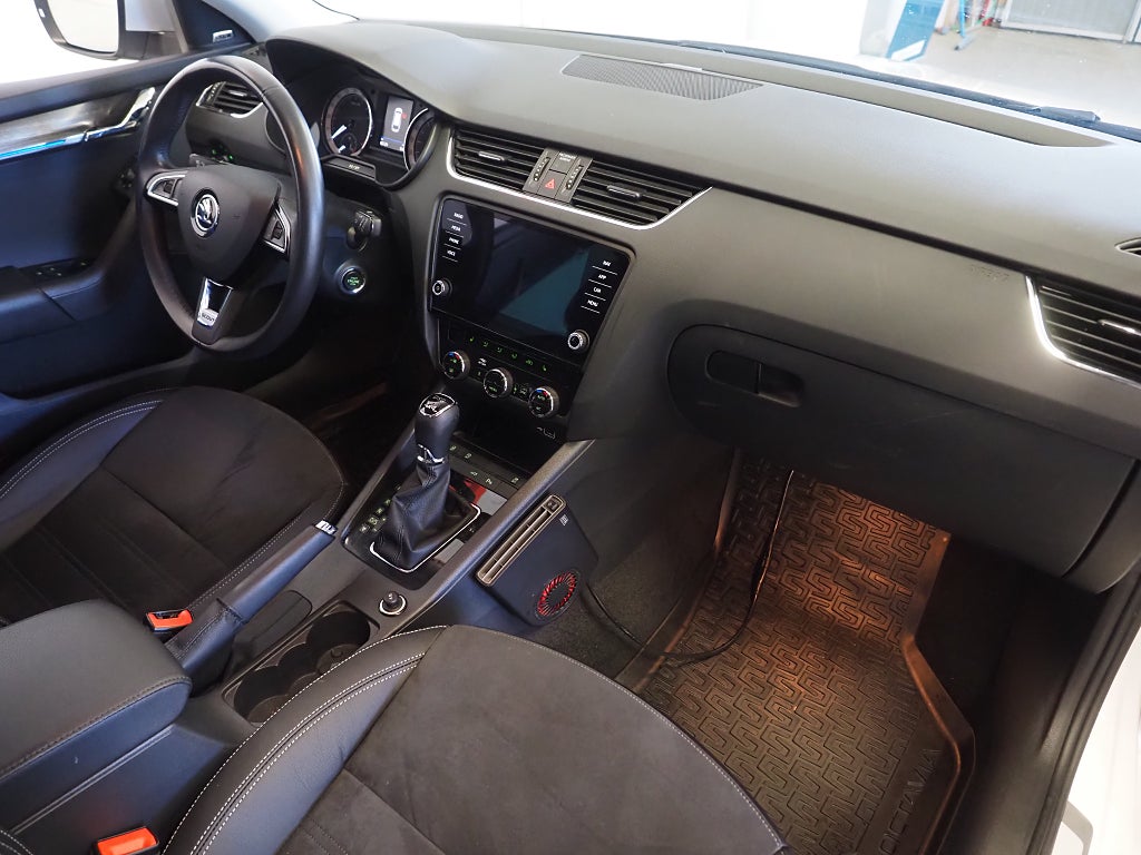 Skoda Octavia Scout 2.0 TDI 184hk 4x4 Premium | Drag | D-värm | Navi | 2020