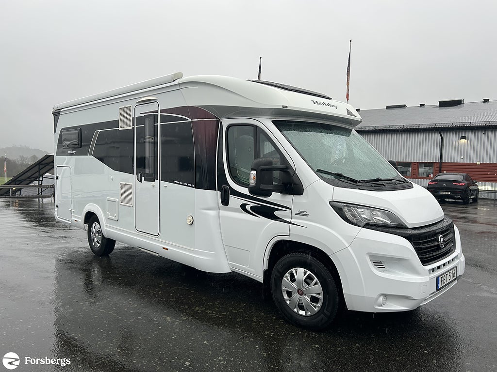 Hobby T70 GE / Solcell / Backkamera / Manuella stödben /