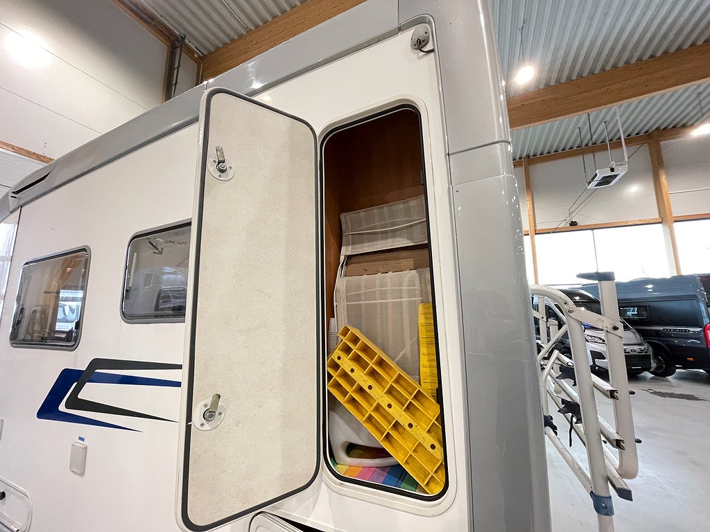 Eura Mobil TI 560 LB /B-körkort/Dragkrok/Taksäng/Ugn - Eura Mobil