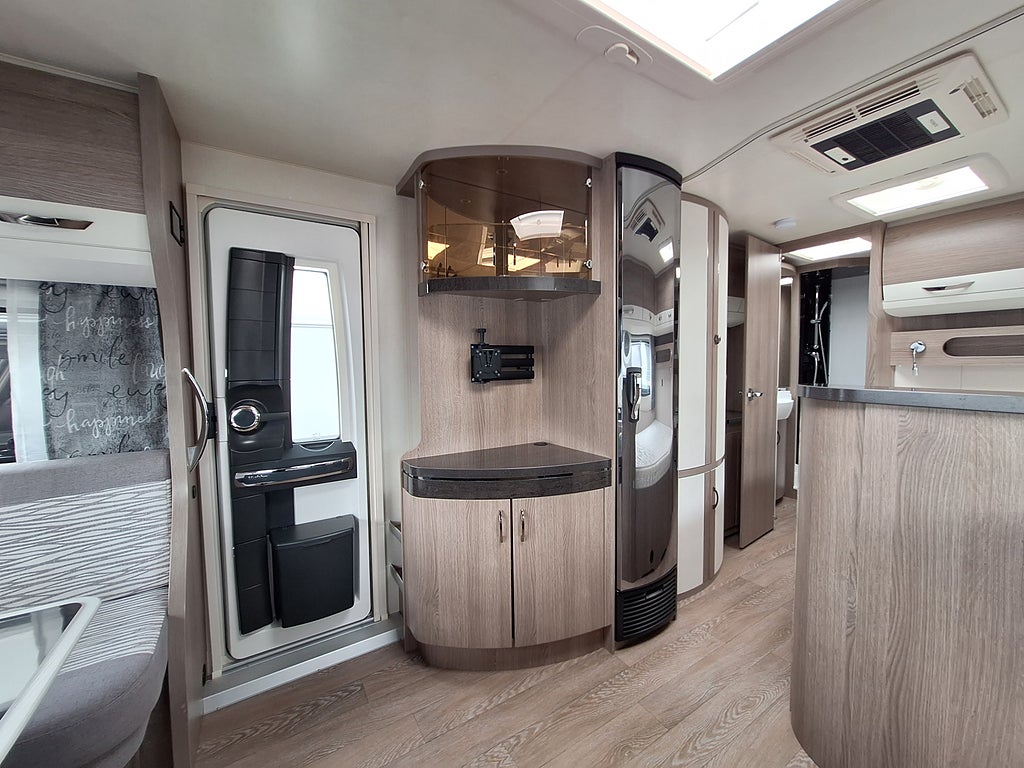 Hobby Prestige 720 KWFU Barnkammare, 1 Ägare, AC, Tält