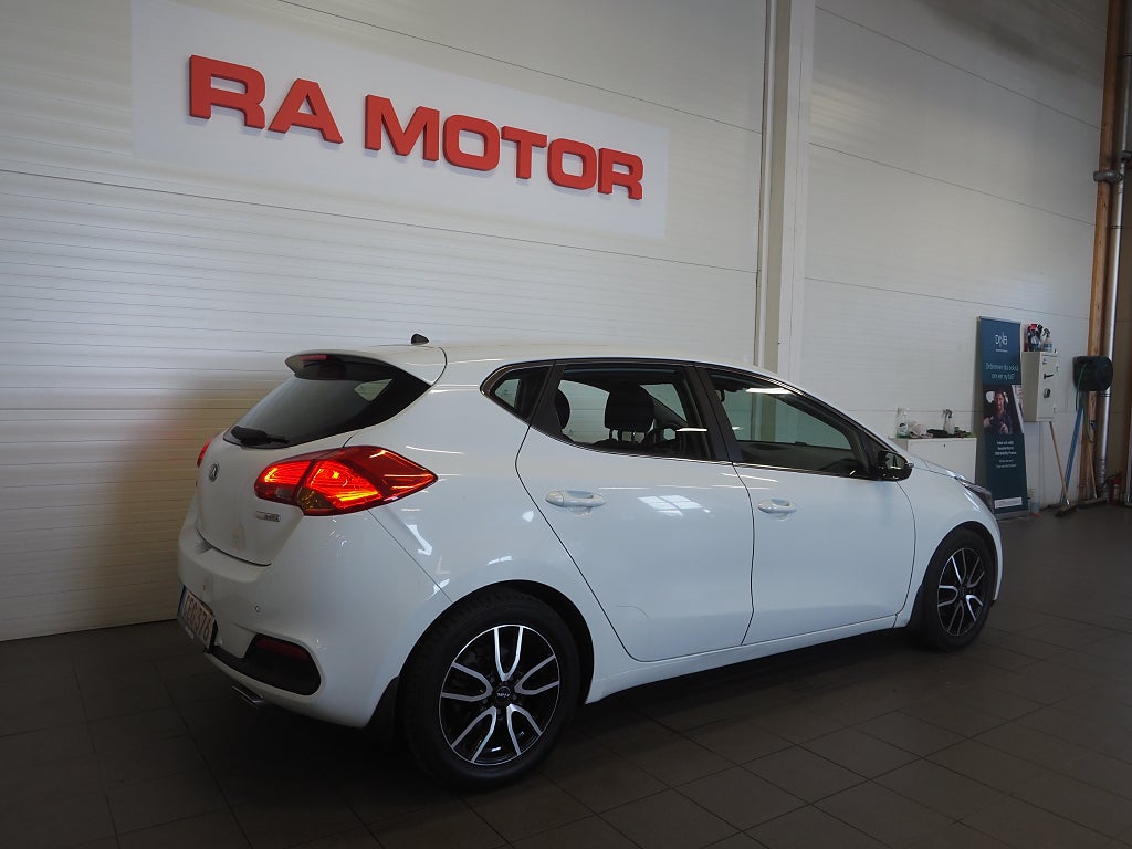 Kia Ceed cee'd 1.6 CRDi EX Comfort Motorvärmare P-Sensorer 2015