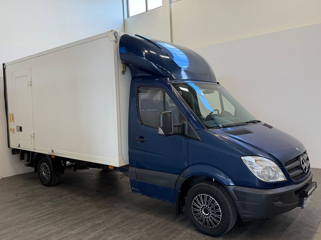 Mercedes-Benz Sprinter 319 CDI Chassi 3.0 V6 volymskåp bg lyft