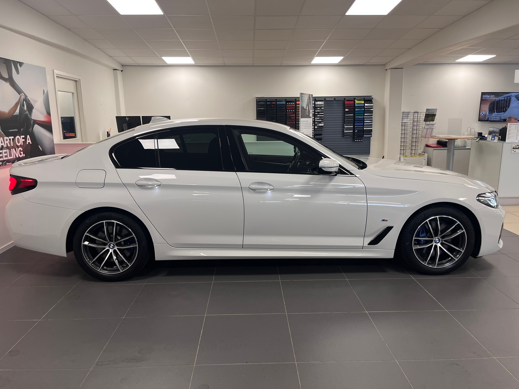 BMW 520 d Sedan M-Sport 2022, bild 2/51