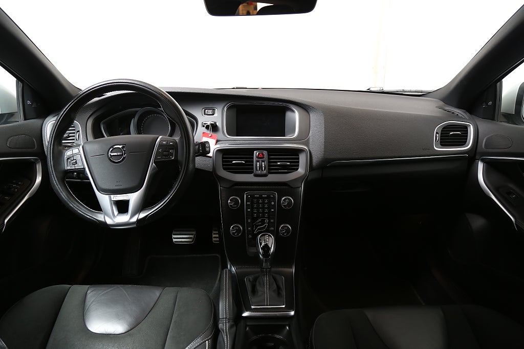Volvo V40 D3 150hk R-Design Edition Aut Kamera Navi Teknikpaket 2019
