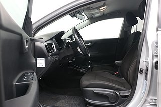 Halvkombi Kia Rio 7 av 20