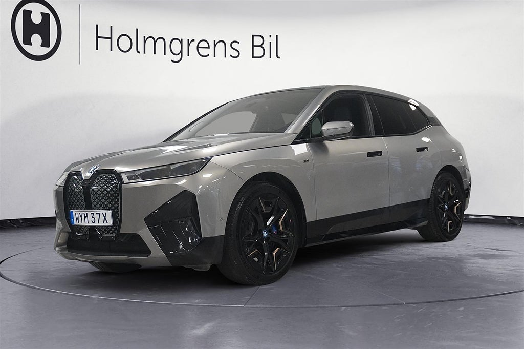 BMW iX M60 Pano B W DAP Massage Drag 22 | Ränta 3,95%