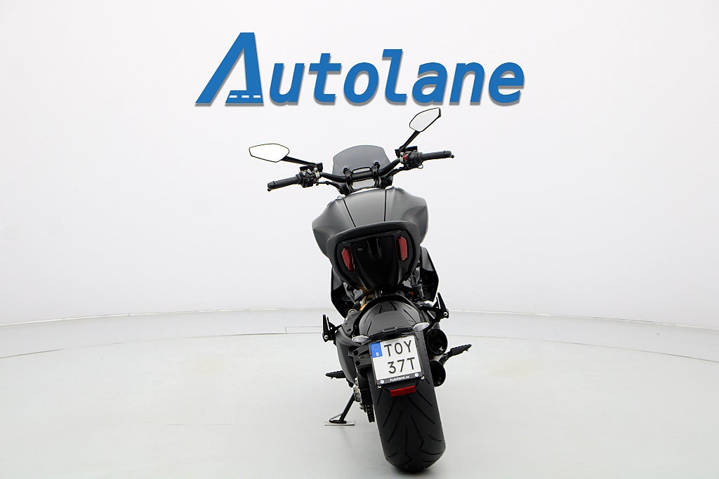 Ducati Diavel 1260 *Nyservad Nya däck *