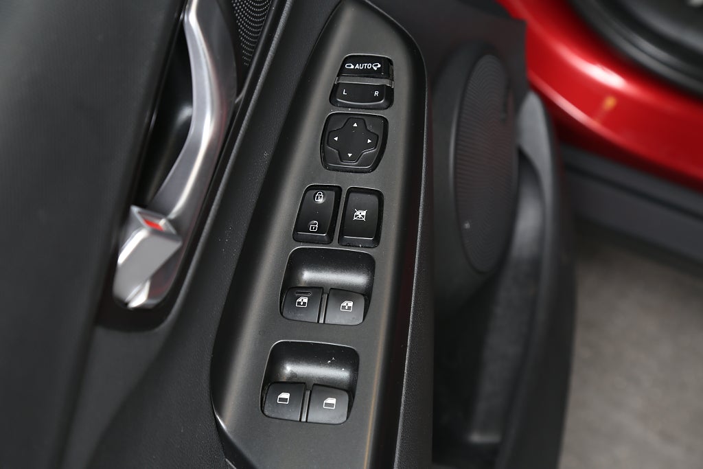 Hyundai Kona 64 kWh Essential 204hk Två-tons Lack Drag Nybilsgaranti 2022