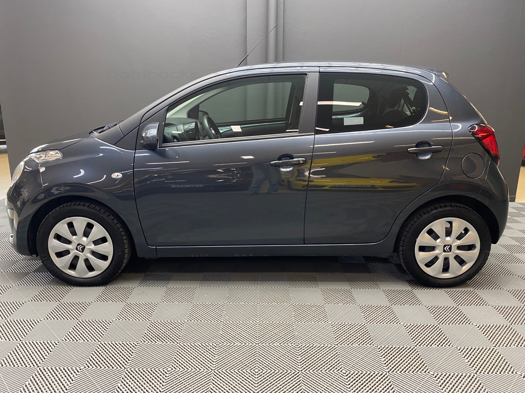 Citroen C1 5-dörrar 1.0 VTi / Fullservad 2020, bild 2/10