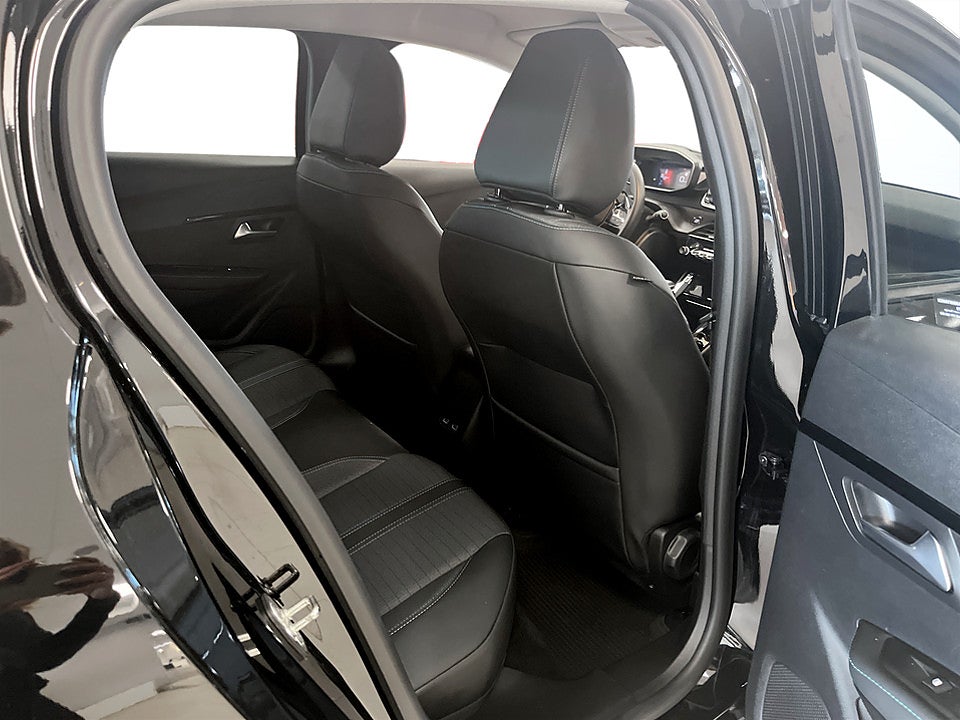 Bild på Peugeot 208 Allure Pack 1.2 PT 100hk B-KAMERA 