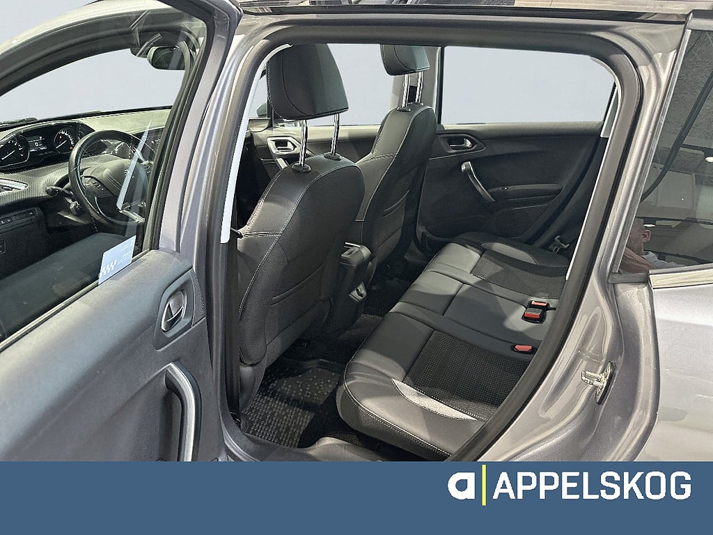 Peugeot 2008 Allure PT 110 AUT PANO |RÄNTA 3,99%|V-HJUL INGÅR| thumbnail