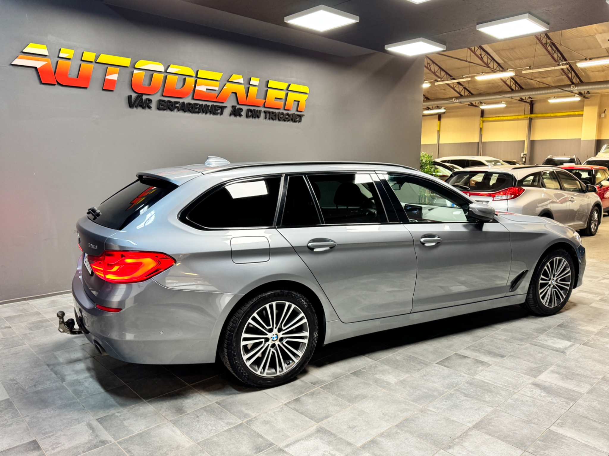 BMW 520 2019, photo 2/10