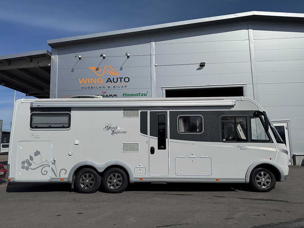 LMC Grand Explorer I800 (180HK AUT) Långbädd! Hydrauliska stödben! A