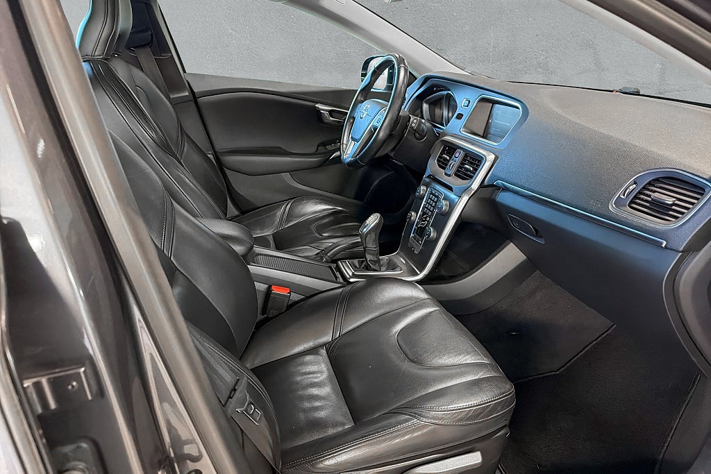 Volvo V40 D2 Summum Minnesstolar B-Kamera Dragkrok Kamrembytt