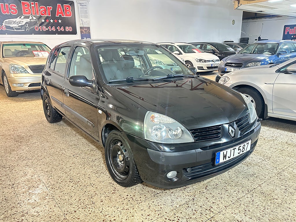 Renault Clio 1.2 Ny Servad & Besiktigad 