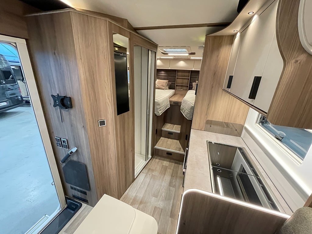 Kabe Novum Compact 720 LGB /B-körkort/ALDE/Mercedes/Face2Face - Kabe