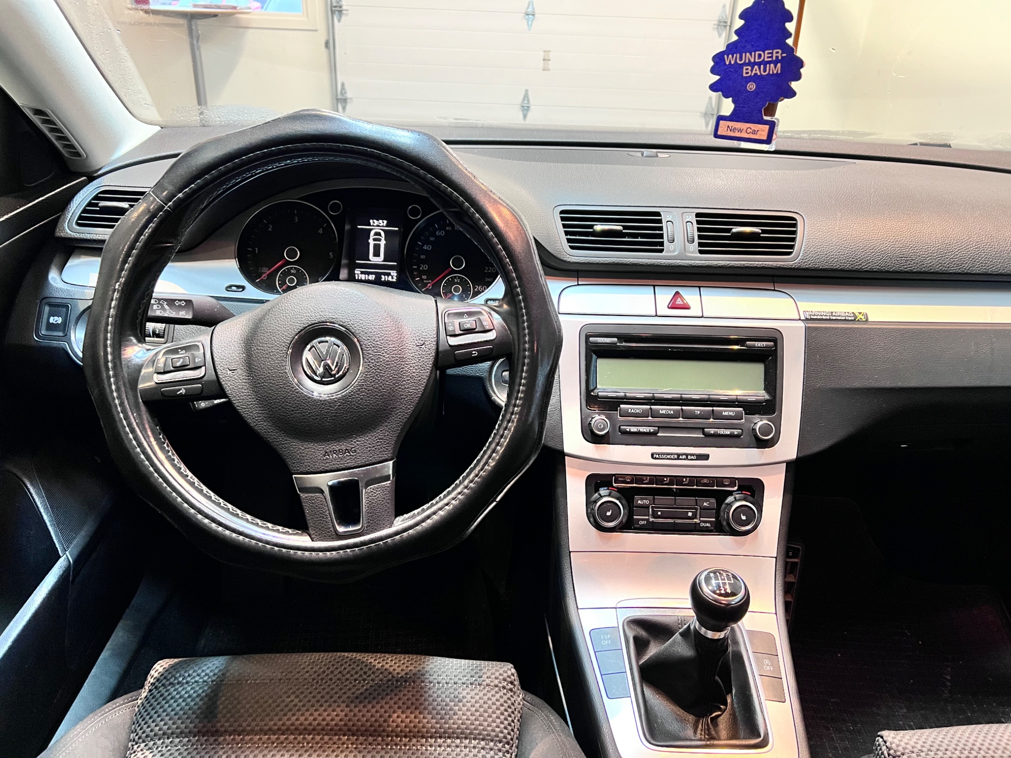 Volkswagen Passat 2010, kuva 6/35