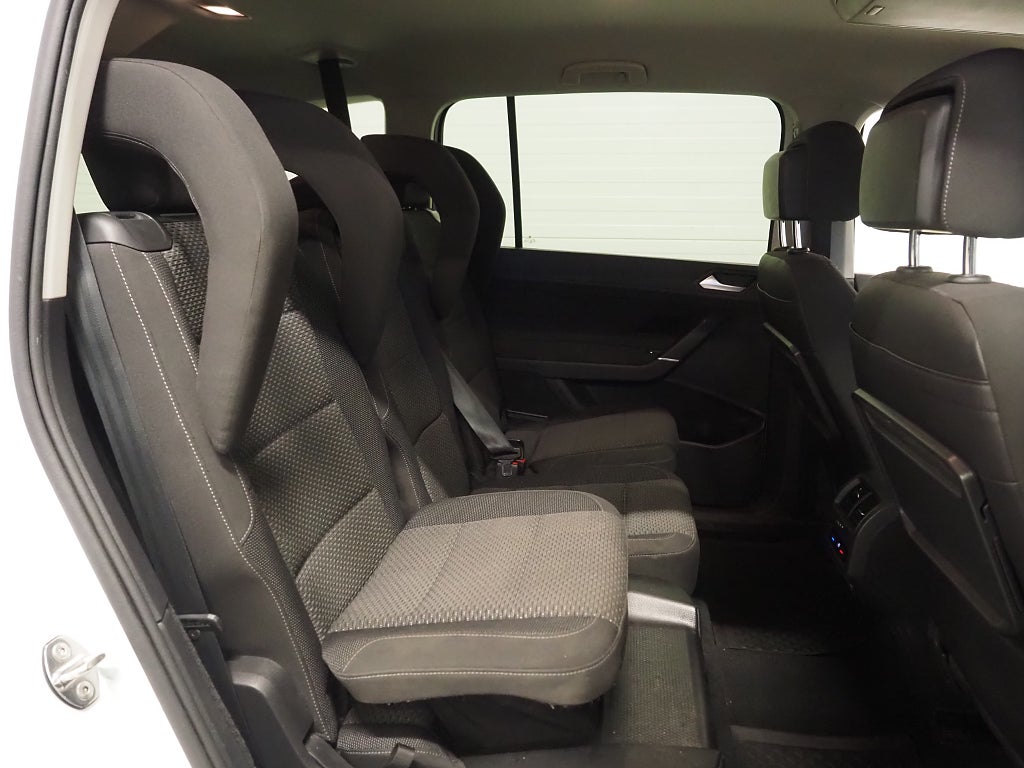 Volkswagen Touran 7-sits 1.2 TSI 110hk Kamera Drag Carplay 2018