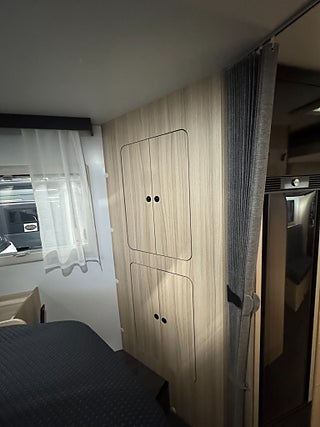 Husbil-halvintegrerad Sun Living S72DC AUT Queen! Clesana & Hydr stödben! 13 av 22