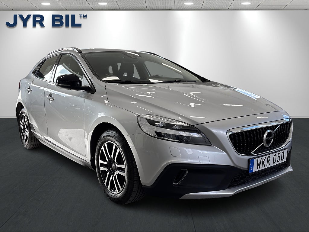 Volvo V40 Cross Country D3 Geartronic Momentum / Värmare / VOC / PDC