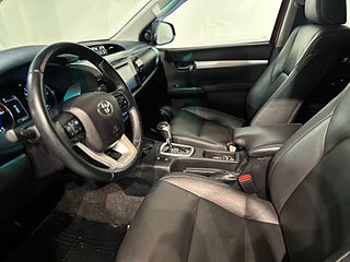 Toyota Hilux Dubbelhytt AWD Drag Dvärm Kamera Skinn MOMS SoV