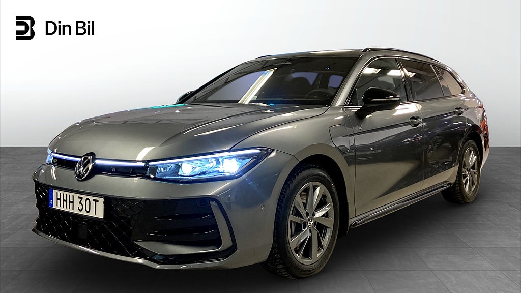 Volkswagen Passat Sportscombi R-Line 1.5 TSI eHybrid 272hk | V-hjul | Pano | Dra