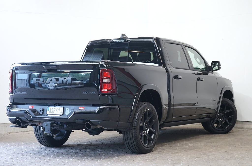 RAM 1500 Laramie Night Premium Hurricane 426hk