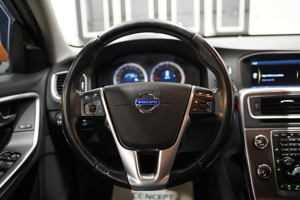 Volvo V60 Polestar Optimering D5 224hk Summum D-värmare Skinn BT