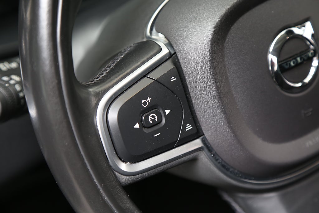 Volvo XC60 T5 250hk Momentum SE ll Aut VOC CarPlay 2020